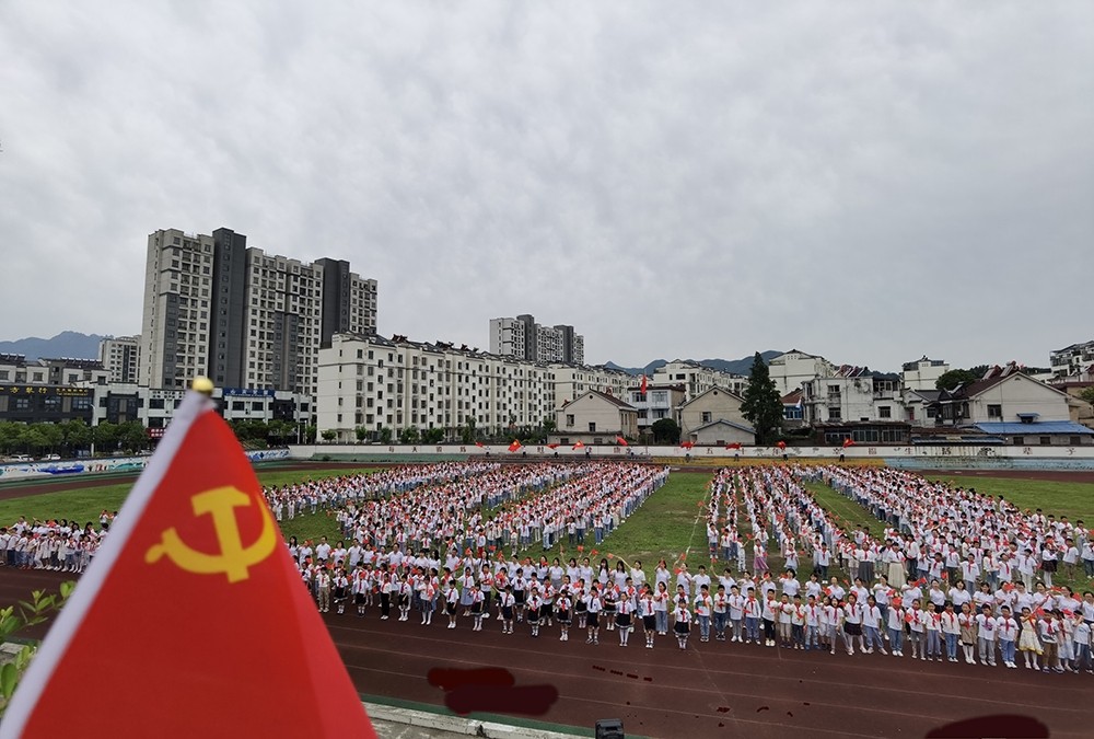 青阳县实验小学隆重举行全校大合唱